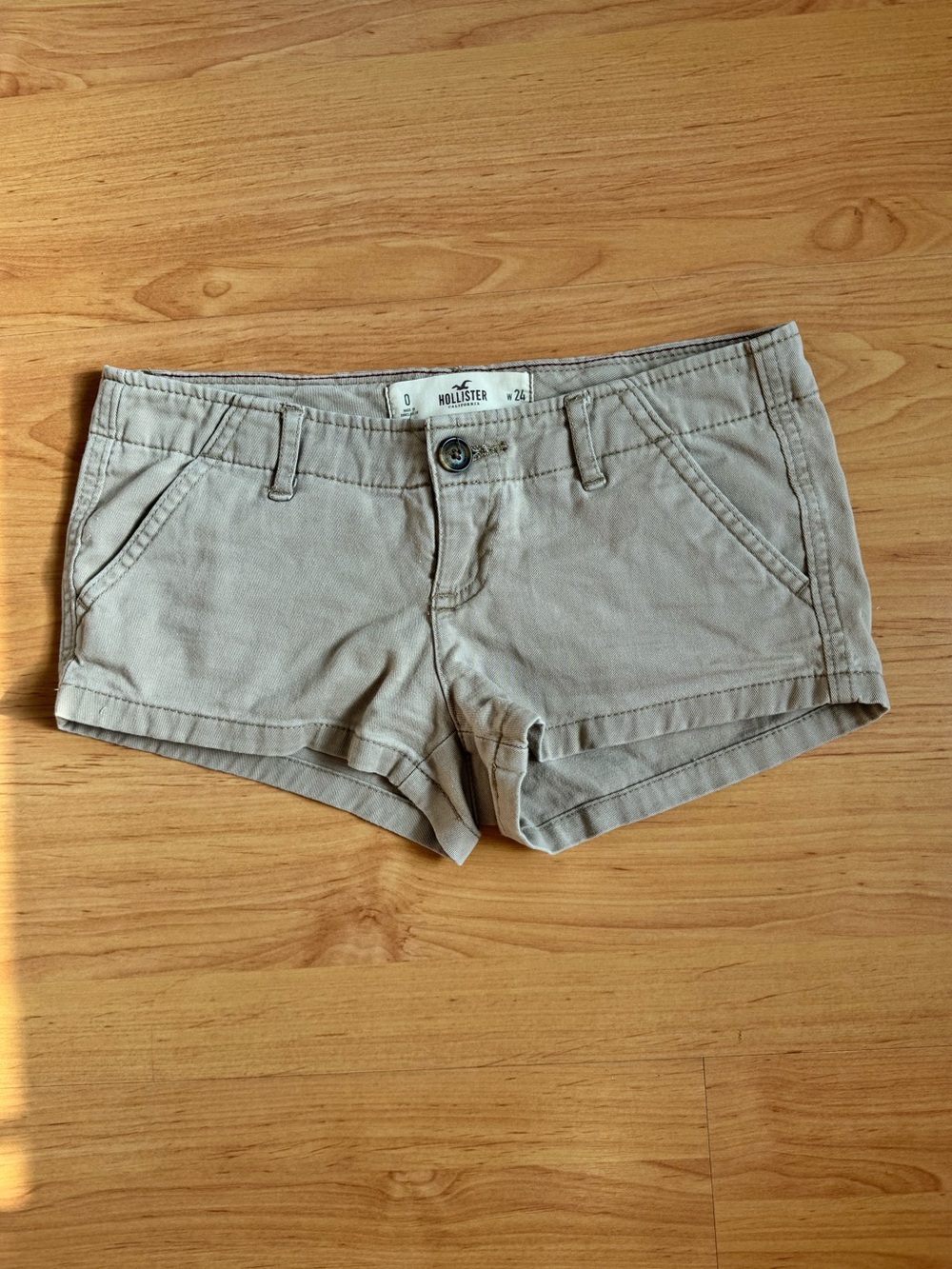 Hollister Cotton Tan Low-Rise Shortie Shorts w/ 2” Inseam  Size 0 / 24